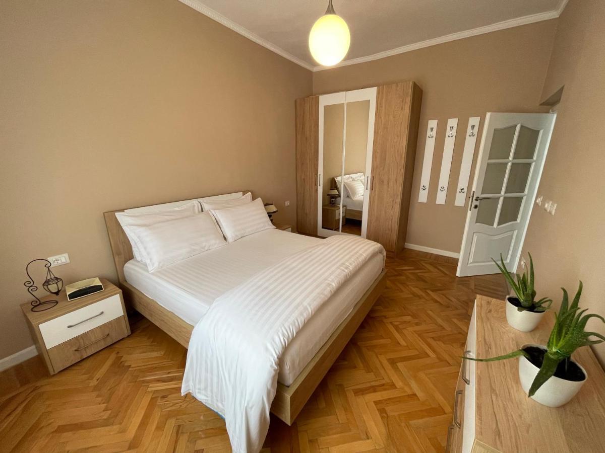 Joni & Joy Center Apartment Берат Екстер'єр фото