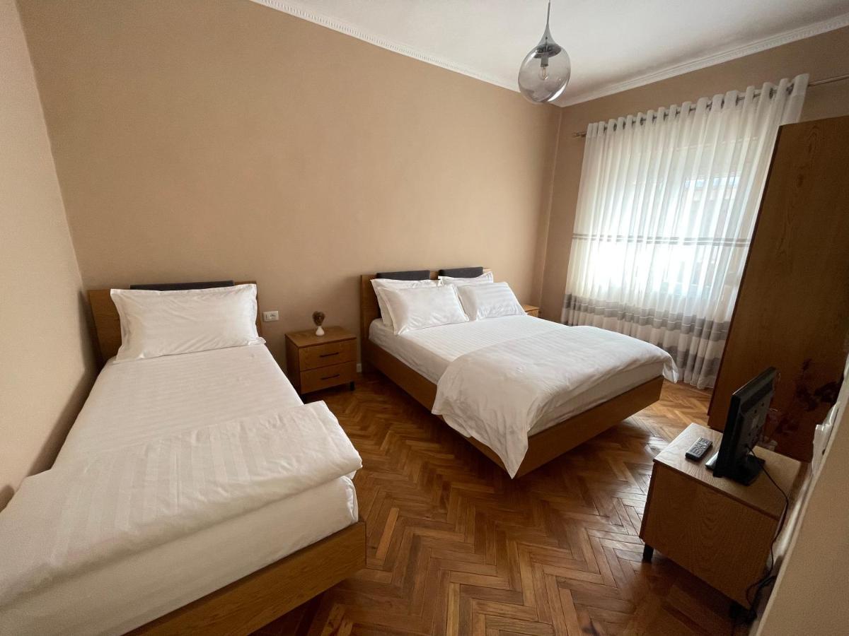 Joni & Joy Center Apartment Берат Екстер'єр фото