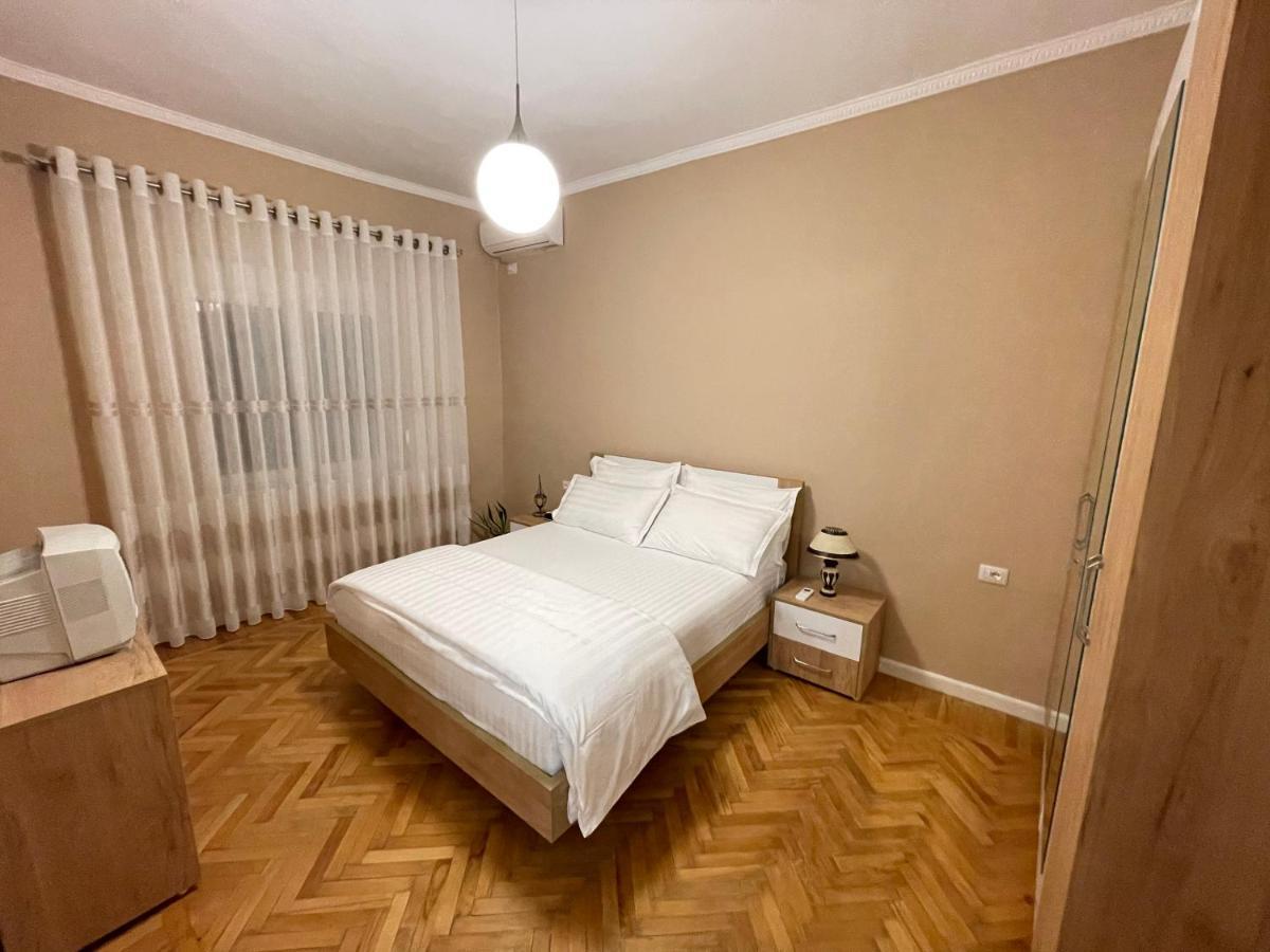 Joni & Joy Center Apartment Берат Екстер'єр фото