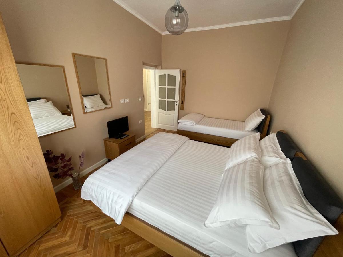 Joni & Joy Center Apartment Берат Екстер'єр фото
